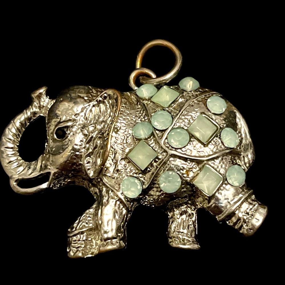 Vintage Elephant Pendant Silvertone